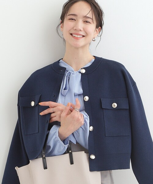 SHOO・LA・RUE（シューラルー）の「【洗濯機可/S-LL】金ボタンがアクセント ニットカーディガン（カーディガン/ボレロ・レディース・アイボリー/ネイビー/ベビーピンク・04/03/02/01）」の2枚目の写真