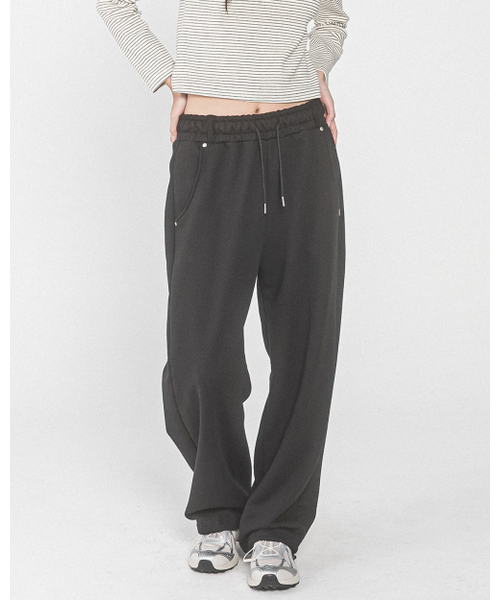 HAVISM（ヘビズム）の「RIVET BELTED SWEATPANTS(BLACK)（スウェットパンツ・レディース・その他・ONE SIZE）」の4枚目の写真