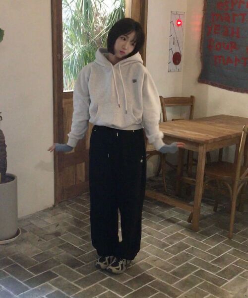 HAVISM（ヘビズム）の「RIVET BELTED SWEATPANTS(BLACK)（スウェットパンツ・レディース・その他・ONE SIZE）」の6枚目の写真