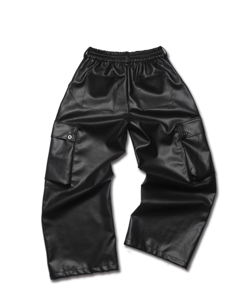 ROCKPSYCHO（ロックサイコ）の「マットレザー カーゴパンツ ブラック（その他パンツ・メンズ・ブラック・LARGE/MEDIUM）」の7枚目の写真