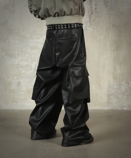 ROCKPSYCHO（ロックサイコ）の「マットレザー カーゴパンツ ブラック（その他パンツ・メンズ・ブラック・LARGE/MEDIUM）」の12枚目の写真