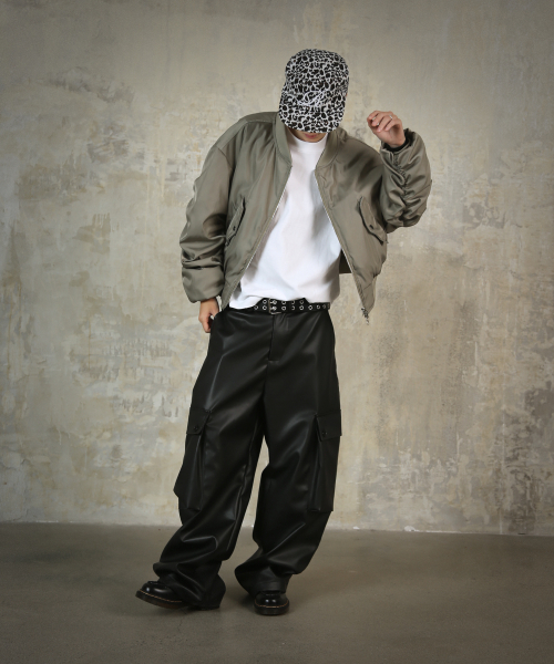 ROCKPSYCHO（ロックサイコ）の「マットレザー カーゴパンツ ブラック（その他パンツ・メンズ・ブラック・LARGE/MEDIUM）」の4枚目の写真