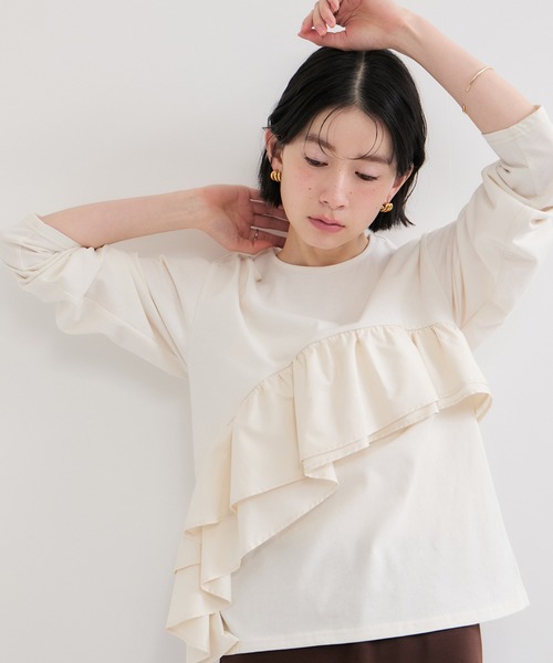 le cercle ADAM ET ROPE'(ルセルクルアダムエロペ)の「シアーフリルアシメコンビプルオーバー(Tシャツ/カットソー・レディース・ブラック/オフホワイト・FREE)」の4枚目の写真