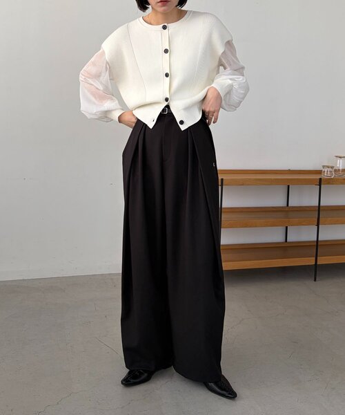 CAPRICIEUX LE'MAGE(カプリシューレマージュ)の「〈C.L〉レザーベルト付変形タックパンツ(その他パンツ・レディース・ブラック/ベージュ・36/38)」の7枚目の写真