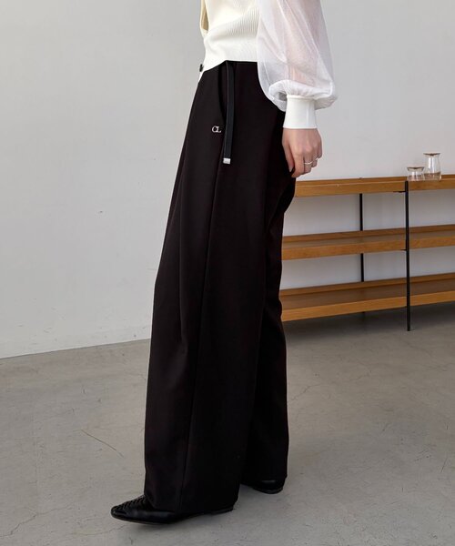 CAPRICIEUX LE'MAGE(カプリシューレマージュ)の「〈C.L〉レザーベルト付変形タックパンツ(その他パンツ・レディース・ブラック/ベージュ・36/38)」の8枚目の写真