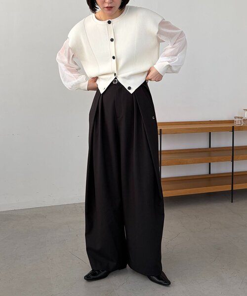 CAPRICIEUX LE'MAGE(カプリシューレマージュ)の「〈C.L〉レザーベルト付変形タックパンツ(その他パンツ・レディース・ブラック/ベージュ・36/38)」の10枚目の写真