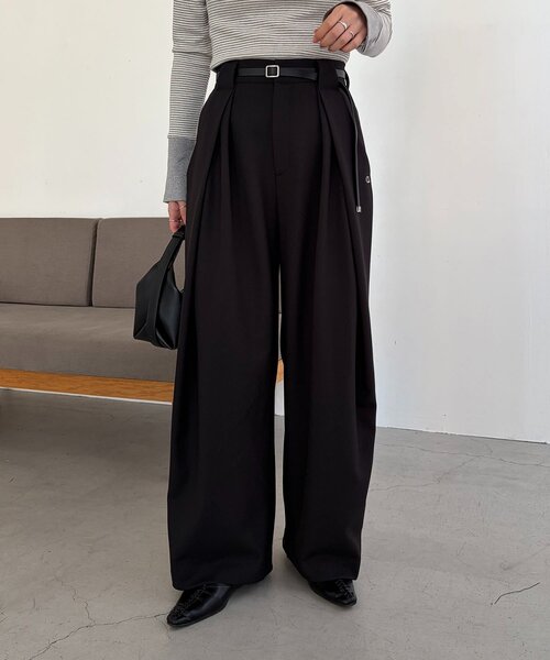 CAPRICIEUX LE'MAGE(カプリシューレマージュ)の「〈C.L〉レザーベルト付変形タックパンツ(その他パンツ・レディース・ブラック/ベージュ・36/38)」の11枚目の写真