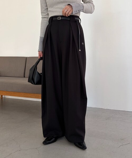 CAPRICIEUX LE'MAGE(カプリシューレマージュ)の「〈C.L〉レザーベルト付変形タックパンツ(その他パンツ・レディース・ブラック/ベージュ・36/38)」の13枚目の写真
