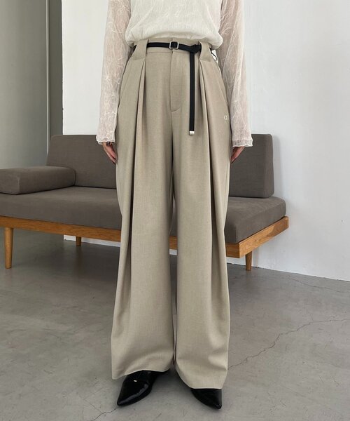 CAPRICIEUX LE'MAGE(カプリシューレマージュ)の「〈C.L〉レザーベルト付変形タックパンツ(その他パンツ・レディース・ブラック/ベージュ・36/38)」の17枚目の写真