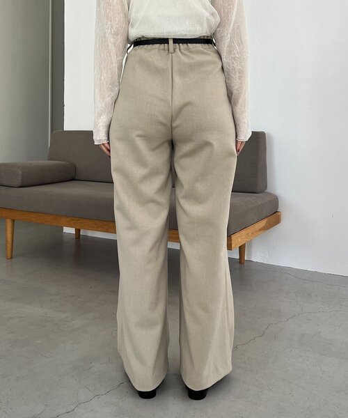 CAPRICIEUX LE'MAGE(カプリシューレマージュ)の「〈C.L〉レザーベルト付変形タックパンツ(その他パンツ・レディース・ブラック/ベージュ・36/38)」の18枚目の写真