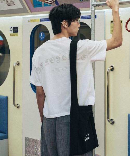 ELIMENO(エリメノ)の「EL イノセンス メンズ クロップ 半袖Tシャツ 3カラー(Tシャツ/カットソー・メンズ・ブラック/ホワイト/グレー・1/2/3)」の4枚目の写真
