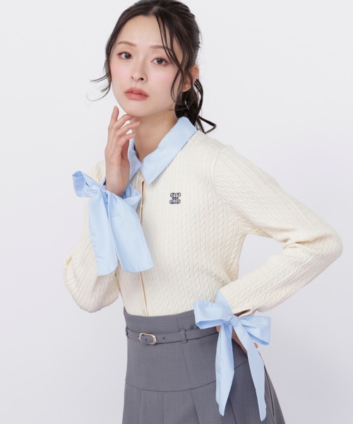 JILL by JILL STUART(ジルバイジルスチュアート)の「袖リボンケーブルカーディガン(ニット/セーター・レディース・グレー/ホワイト/ネイビー・FREE)」の2枚目の写真