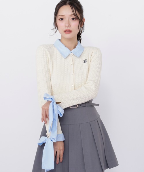 JILL by JILL STUART(ジルバイジルスチュアート)の「袖リボンケーブルカーディガン(ニット/セーター・レディース・グレー/ホワイト/ネイビー・FREE)」の6枚目の写真