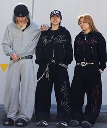 ATMARK（アットマーク）の「《3サイズ展開　/　UNISEX　》ATMARK THラインストーンロゴ　リベットデザイン　ジップパーカー　セットアップ可能（パーカー）」