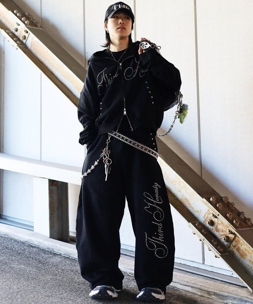 ATMARK（アットマーク）の「【めるぷち相塲星音様着用】《3サイズ展開　/　UNISEX　》ATMARK THラインストーンロゴ　リベットデザイン　ジップパーカー　セットアップ可能（パーカー・メンズ・ブラック/ブラック×ピンク/グレー/グレー×ピンク・S/M/L）」の16枚目の写真