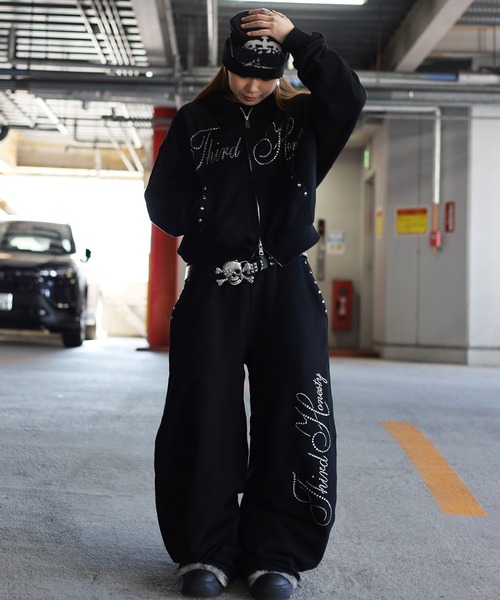 ATMARK（アットマーク）の「【めるぷち相塲星音様着用】《3サイズ展開　/　UNISEX　》ATMARK THラインストーンロゴ　リベットデザイン　ジップパーカー　セットアップ可能（パーカー・メンズ・ブラック/ブラック×ピンク/グレー/グレー×ピンク・S/M/L）」の18枚目の写真