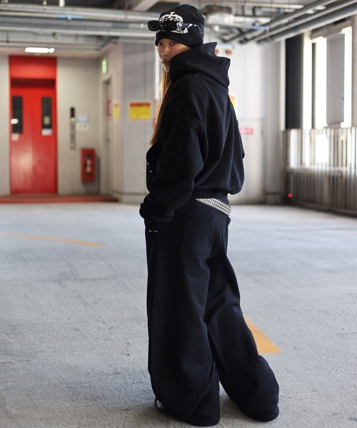 ATMARK（アットマーク）の「【めるぷち相塲星音様着用】《3サイズ展開　/　UNISEX　》ATMARK THラインストーンロゴ　リベットデザイン　ジップパーカー　セットアップ可能（パーカー・メンズ・ブラック/ブラック×ピンク/グレー/グレー×ピンク・S/M/L）」の19枚目の写真