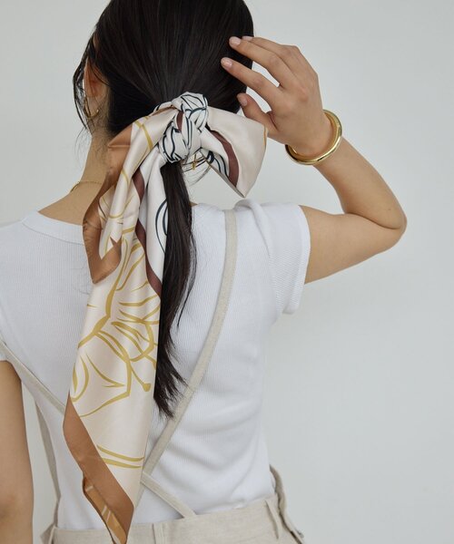 GALLARDAGALANTE(ガリャルダガランテ)の「プリントリバーシブルスカーフ(マフラー・レディース・ブラウン/ネイビー・FREE)」の1枚目の写真