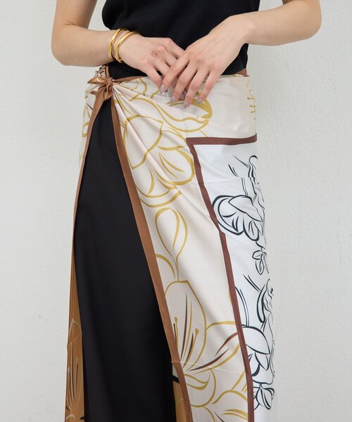 GALLARDAGALANTE(ガリャルダガランテ)の「プリントリバーシブルスカーフ(マフラー・レディース・ブラウン/ネイビー・FREE)」の5枚目の写真