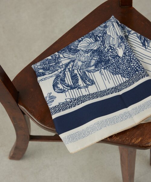 GALLARDAGALANTE(ガリャルダガランテ)の「プリントリバーシブルスカーフ(マフラー・レディース・ブラウン/ネイビー・FREE)」の7枚目の写真