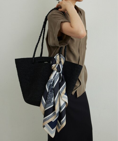 GALLARDAGALANTE(ガリャルダガランテ)の「プリントリバーシブルスカーフ(マフラー・レディース・ブラウン/ネイビー・FREE)」の9枚目の写真