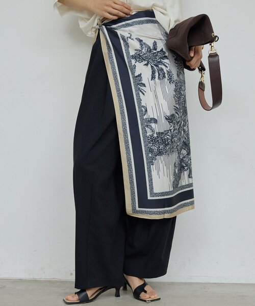 GALLARDAGALANTE(ガリャルダガランテ)の「プリントリバーシブルスカーフ(マフラー・レディース・ブラウン/ネイビー・FREE)」の10枚目の写真