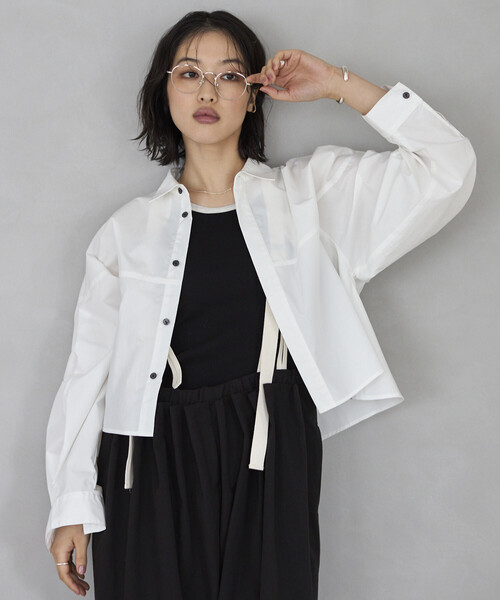 Firsthand(ファーストハンド)の「Firsthand/ファーストハンド 切替デザイン ショートブラウス / 立体スリーブ ロングスリーブシャツ(シャツ/ブラウス・レディース・サックスブルー/チャコールグレー/ホワイト/ピンク・フリ-)」の1枚目の写真