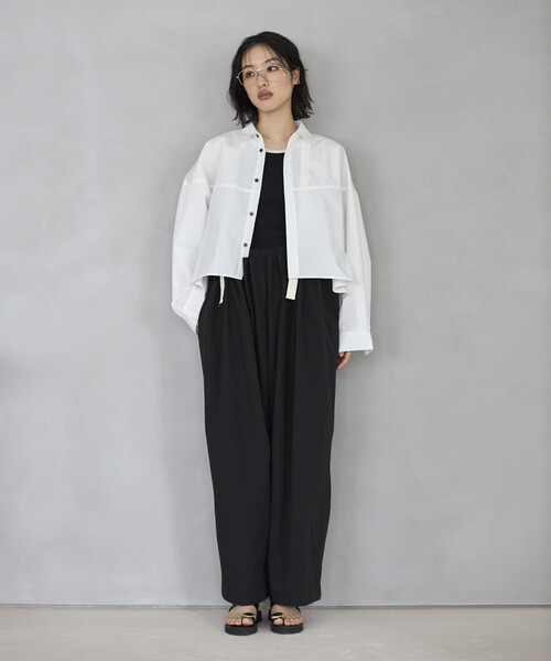 Firsthand(ファーストハンド)の「Firsthand/ファーストハンド 切替デザイン ショートブラウス / 立体スリーブ ロングスリーブシャツ(シャツ/ブラウス・レディース・サックスブルー/チャコールグレー/ホワイト/ピンク・フリ-)」の5枚目の写真