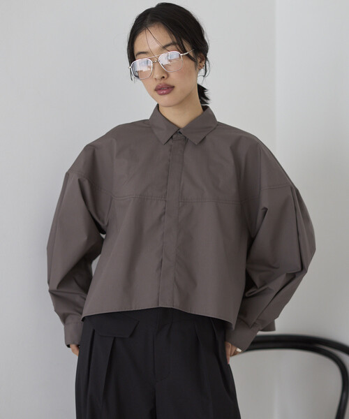 Firsthand(ファーストハンド)の「Firsthand/ファーストハンド 切替デザイン ショートブラウス / 立体スリーブ ロングスリーブシャツ(シャツ/ブラウス・レディース・サックスブルー/チャコールグレー/ホワイト/ピンク・フリ-)」の8枚目の写真