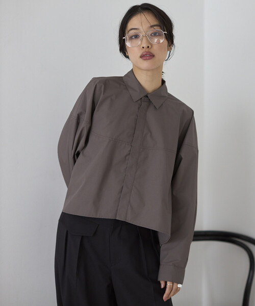 Firsthand(ファーストハンド)の「Firsthand/ファーストハンド 切替デザイン ショートブラウス / 立体スリーブ ロングスリーブシャツ(シャツ/ブラウス・レディース・サックスブルー/チャコールグレー/ホワイト/ピンク・フリ-)」の10枚目の写真