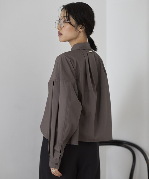 Firsthand(ファーストハンド)の「Firsthand/ファーストハンド 切替デザイン ショートブラウス / 立体スリーブ ロングスリーブシャツ(シャツ/ブラウス・レディース・サックスブルー/チャコールグレー/ホワイト/ピンク・フリ-)」の13枚目の写真