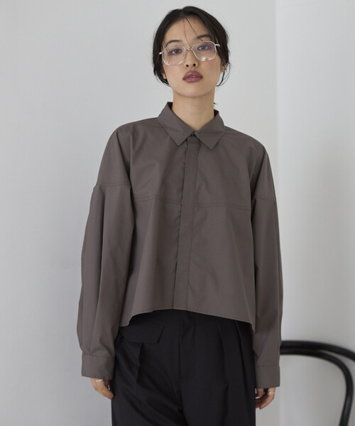 Firsthand(ファーストハンド)の「Firsthand/ファーストハンド 切替デザイン ショートブラウス / 立体スリーブ ロングスリーブシャツ(シャツ/ブラウス・レディース・サックスブルー/チャコールグレー/ホワイト/ピンク・フリ-)」の14枚目の写真