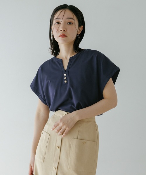 Andemiu(アンデミュウ)の「キンボタンスキッパーカットソー659218(Tシャツ/カットソー・レディース・オフホワイト/ネイビー/ブルー・FREE)」の3枚目の写真