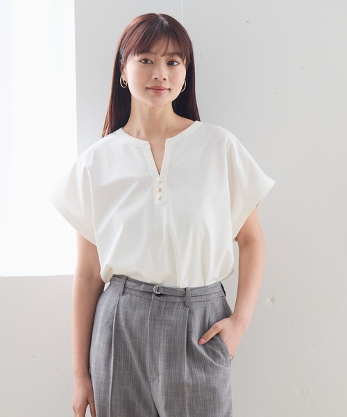 Andemiu(アンデミュウ)の「キンボタンスキッパーカットソー659218(Tシャツ/カットソー・レディース・オフホワイト/ネイビー/ブルー・FREE)」の2枚目の写真