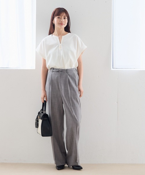 Andemiu(アンデミュウ)の「キンボタンスキッパーカットソー659218(Tシャツ/カットソー・レディース・オフホワイト/ネイビー/ブルー・FREE)」の4枚目の写真