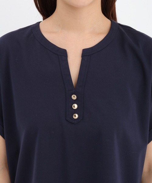 Andemiu(アンデミュウ)の「キンボタンスキッパーカットソー659218(Tシャツ/カットソー・レディース・オフホワイト/ネイビー/ブルー・FREE)」の16枚目の写真