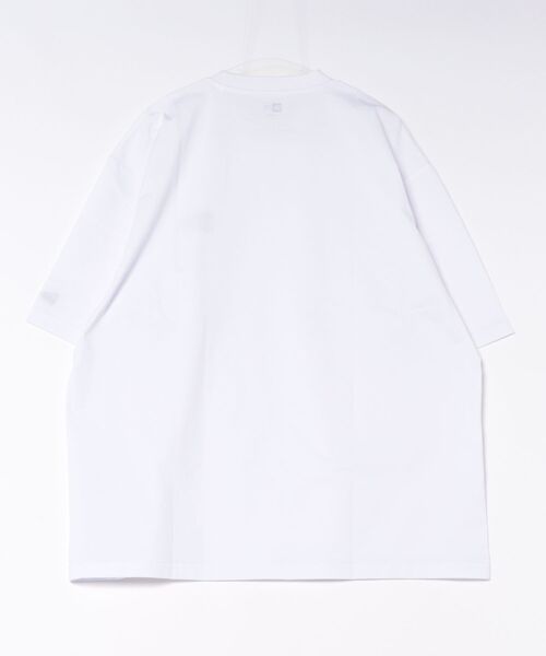 NEW ERA(ニューエラ)の「ニューエラ アウトドア ユーティリティ オーバーサイズTシャツ 半袖(Tシャツ/カットソー・メンズ・ホワイト/ブラック・S/M/L/XL/XXL)」の5枚目の写真