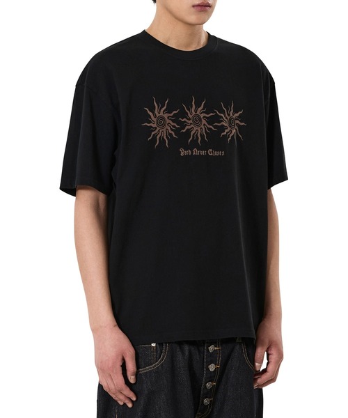 OY（オーワイ）の「『OY/オーワイ』TRIPLE SUN TEE /トリプルサンTシャツ（Tシャツ/カットソー・メンズ・ホワイト/ブラック・L/M）」の4枚目の写真