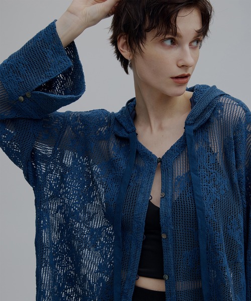 Ameri(アメリ)の「2WAY MESH DAMASK EMBROIDERY HOOD BLOUSE(シャツ/ブラウス・レディース・ブルー/ブラック/アイボリー・FREE)」の3枚目の写真