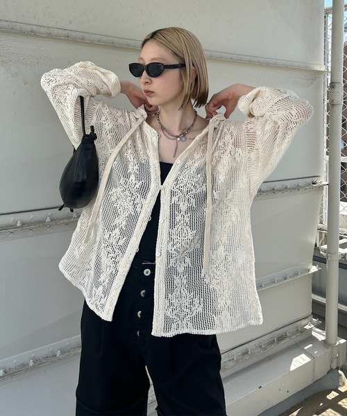 Ameri（アメリ）の「2WAY MESH DAMASK EMBROIDERY HOOD BLOUSE（シャツ