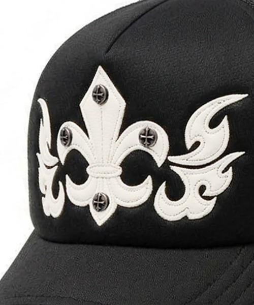 SUPPLIER(サプライヤー)の「A'GEM/9 × .kom 『SUPPLIER/サプライヤー』Fleur Leather Patch Mesh Cap (Black x Black)/フルール レザーワッペンメッシュキャップ(キャップ・メンズ・ブラック・FREE)」の2枚目の写真