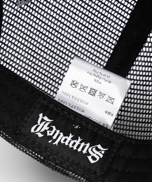 SUPPLIER(サプライヤー)の「A'GEM/9 × .kom 『SUPPLIER/サプライヤー』Fleur Leather Patch Mesh Cap (Black x Black)/フルール レザーワッペンメッシュキャップ(キャップ・メンズ・ブラック・FREE)」の4枚目の写真