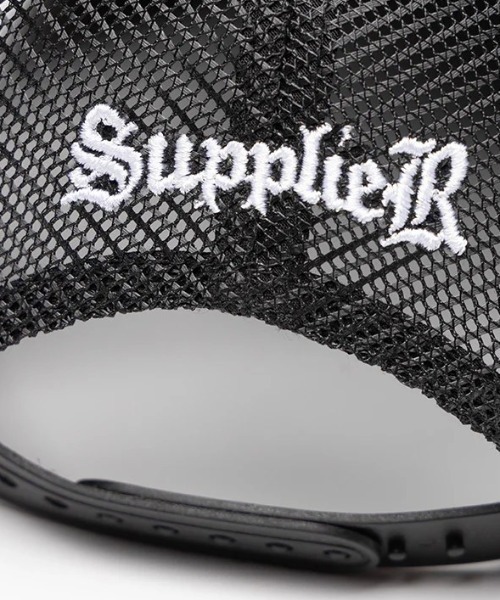 SUPPLIER(サプライヤー)の「A'GEM/9 × .kom 『SUPPLIER/サプライヤー』Fleur Leather Patch Mesh Cap (Black x Black)/フルール レザーワッペンメッシュキャップ(キャップ・メンズ・ブラック・FREE)」の5枚目の写真