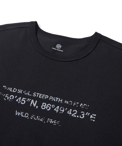 KALAPATTHAR（カラパタール）の「KP SIGNATURE GRAPHICS SHORT-SLEEVED T-SHIRT - BLACK（Tシャツ/カットソー・メンズ・その他・MEDIUM/LARGE/X-LARGE）」の6枚目の写真