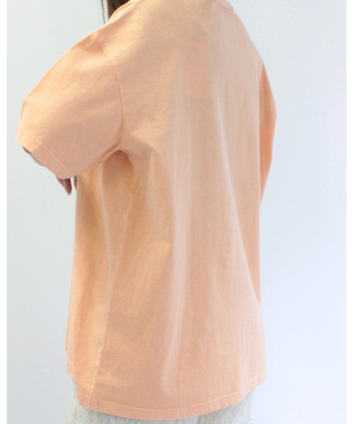 amini(アミニ)の「ピグメントプリントTシャツ(Tシャツ/カットソー・レディース・オレンジ/チャコールグレー/グレイッシュベージュ・MEDIUM)」の7枚目の写真