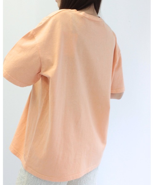 amini(アミニ)の「ピグメントプリントTシャツ(Tシャツ/カットソー・レディース・オレンジ/チャコールグレー/グレイッシュベージュ・MEDIUM)」の8枚目の写真