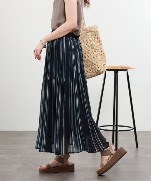EGLANTINE(エグランティーヌ)の「EGLANTINE セットアップ対応 ストライププリントロングスカート(スカート・レディース・ネイビー/ベージュ・38)」の5枚目の写真