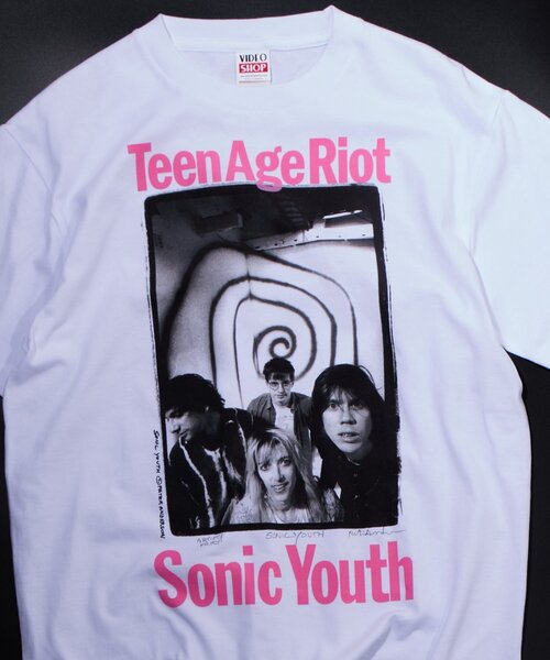 WHO'S WHO gallery(フーズフーギャラリー)の「【PETERANDERSON×VIDEO SHOP】Sonic Youth(Tシャツ/カットソー・レディース・ホワイト・MEDIUM/SMALL)」の3枚目の写真