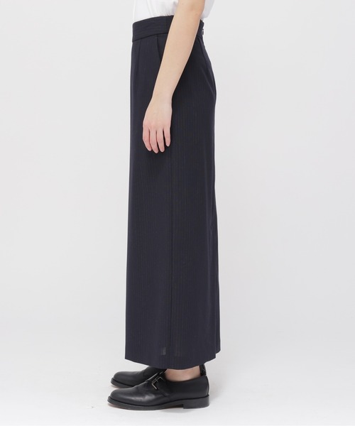 MARGARET HOWELL(マーガレットハウエル)の「SUBTLE STRIPE WOOL(スカート・レディース・ネイビー・2/1)」の2枚目の写真