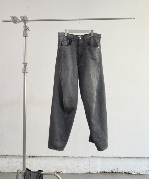 NVRFRGT(ネヴァーフォーゲット)の「GLITTER TWILL 3D TWISTED WIDE LEG 5P PANTS(デニムパンツ・メンズ・ブラック・3/2/1)」の7枚目の写真